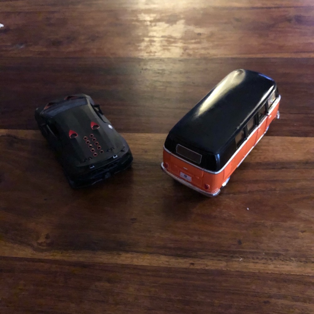2 Pull Back Action Cars - Picture 2 of 4